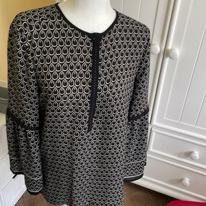 New never worn LADIES Top.  Made by : MAX STUDIO.